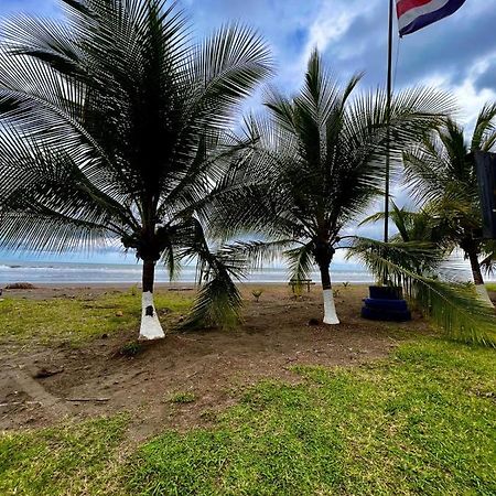 Cabinas Playa Bandera Acomodação com café da manhã Parrita Exterior foto